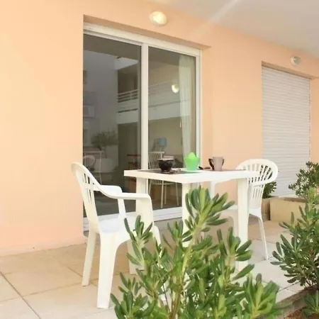Studio La Rochelle, 1 Piece, 2 Personnes - Fr-1-246-250 Apartment